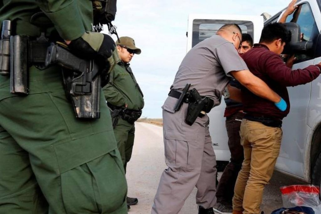 EE.UU. restringe detenciones de migrantes en 'áreas protegidas' 