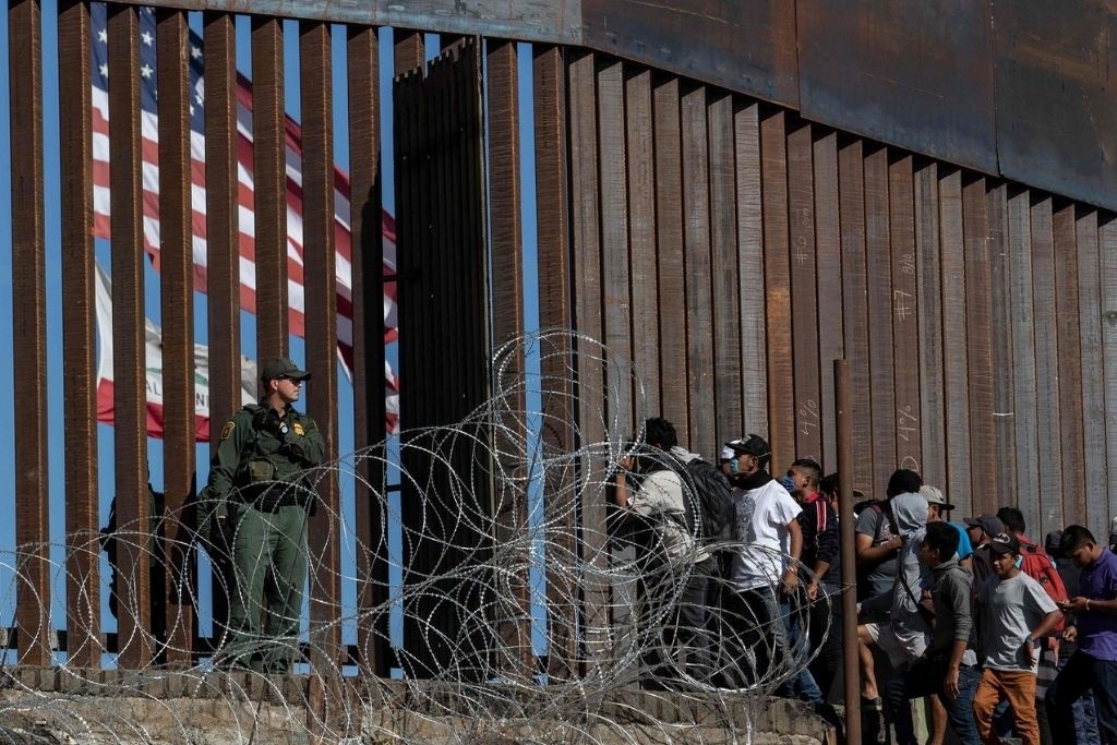 EE.UU. detuvo en 2021 a más de dos millones de migrantes en frontera con México