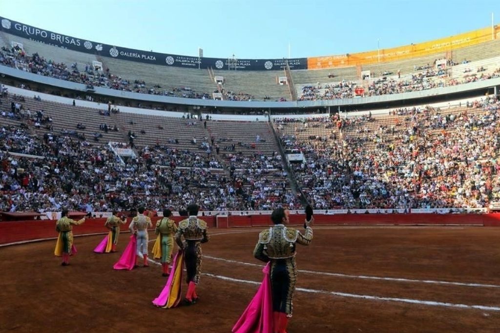 Prohíbe juez corridas de toros en la Plaza México