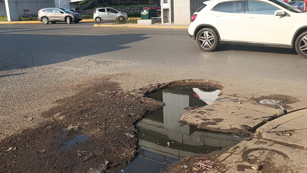 Hoyanco En La Calle Juan Escutia De La Colonia Lindavista Lleva Meses