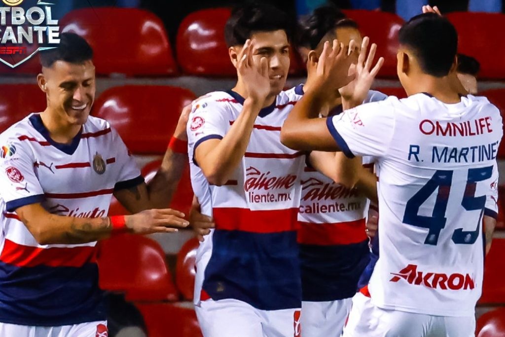 Chivas vence a Querétaro y regresa a la pelea por los boletos a cuartos
