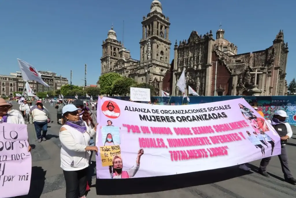 Comienzan marchas feministas en la CDMX por el 8M - xeva Noticias