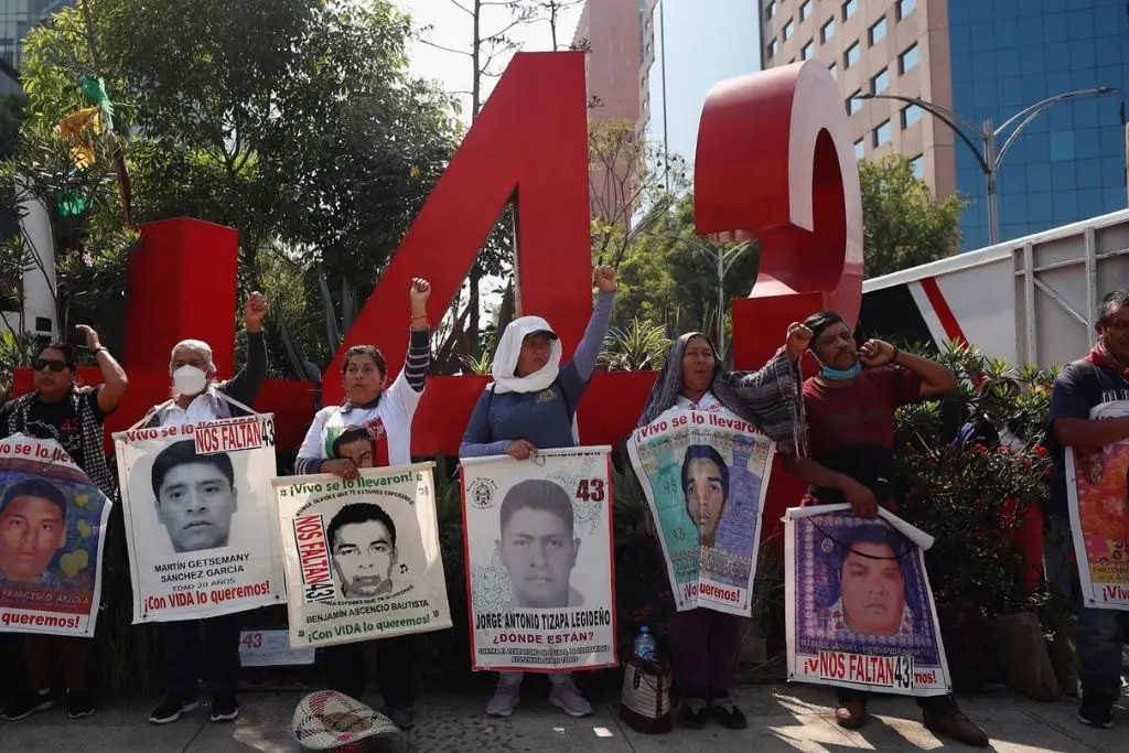 AMLO insiste en reunión con familiares de los 43 normalistas pero sin ...