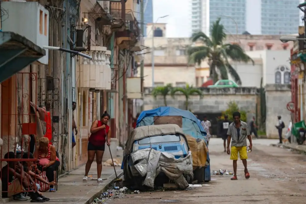 México ofrece ayuda a Cuba tras colapso de su sistema eléctrico   