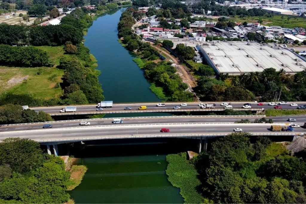 Participa en el sondeo